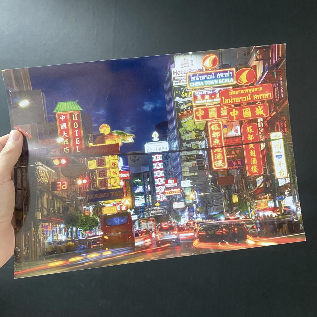 epson-p703-yaowarat-night-street-full งานพิมพ์ภาพถ่ายเยาวราชตอนกลางคืนจาก Epson P703 แสดงสีสันของไฟนีออนและความคมชัดของภาพในสภาวะแสงน้อยได้อย่างยอดเยี่ยมบนกระดาษโฟโต้