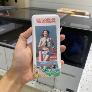 epson-surecolor-v1030-uv-printer-real-runner-power-bank-uprintershop พิมพ์ภาพถ่ายนักวิ่งสาวลงบนพาวเวอร์แบงค์สำหรับสินค้าพรีเมียม ด้วยเครื่องพิมพ์ UV Epson SureColor V1030โดย uprintershop