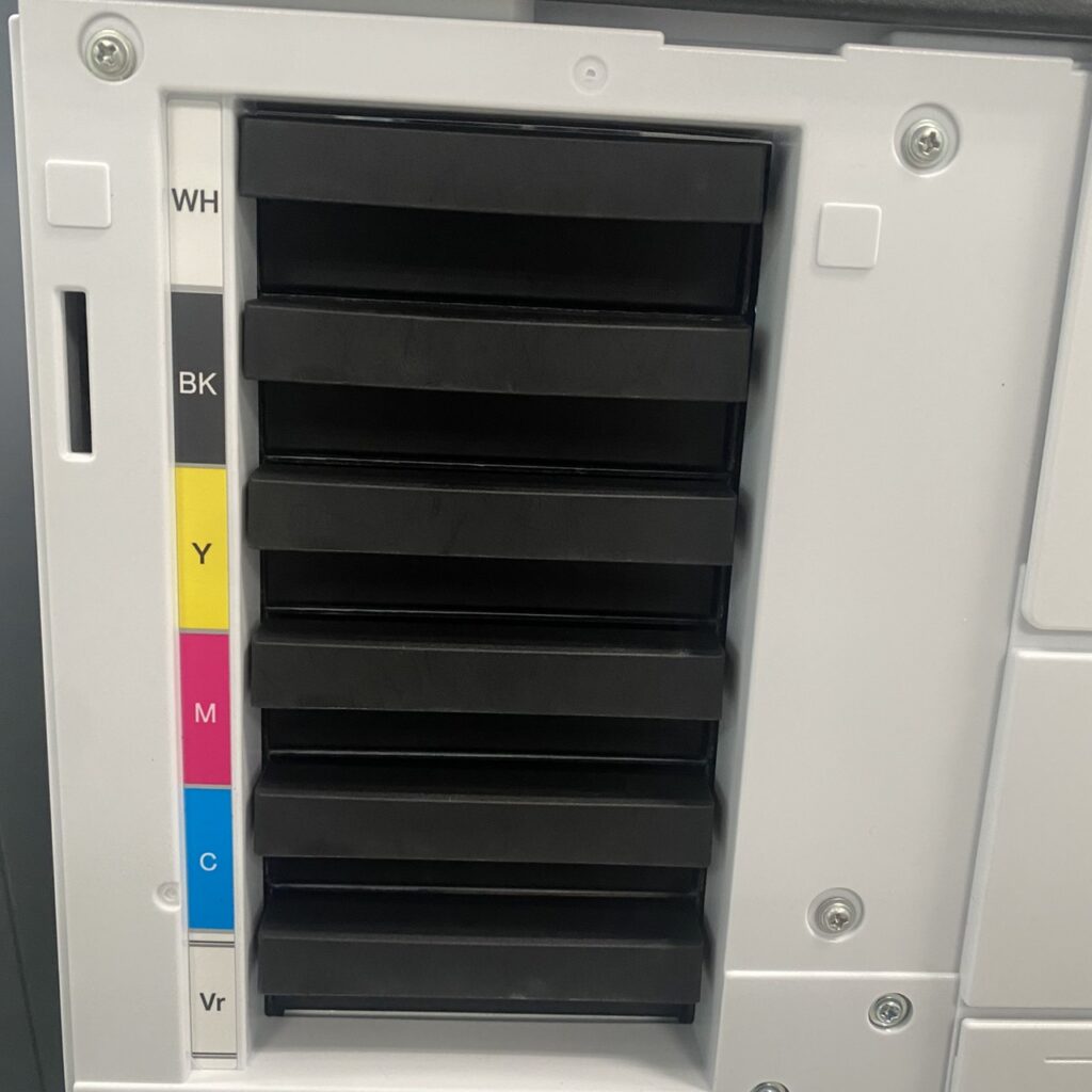 หมึกยูวี Epson V1030 (5) ช่วงใส่หมึก 6 สี ของเครื่องพิมพ์ยูวี V1030