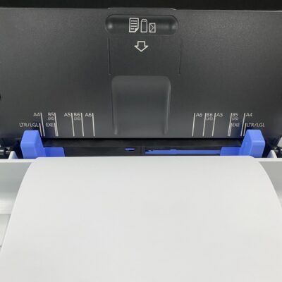 epson-workforce-em-c800-80-sheet-rear-tray-pro-office ภาพถาดป้อนกระดาษด้านบน 80 แผ่นของ Epson WorkForce EM-C800 สำหรับออฟฟิศระดับโปรที่รองรับงานพิมพ์หลากหลาย โดย uprintershop