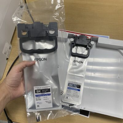 epson-workforce-em-c800-black-ink-bag-pro-office ภาพเปรียบเทียบถุงหมึกดำ Epson WorkForce EM-C800 ก่อนเปลี่ยนชุดใหม่ สำหรับรองรับงานพิมพ์หนักในออฟฟิศระดับโปร โดย uprintershop